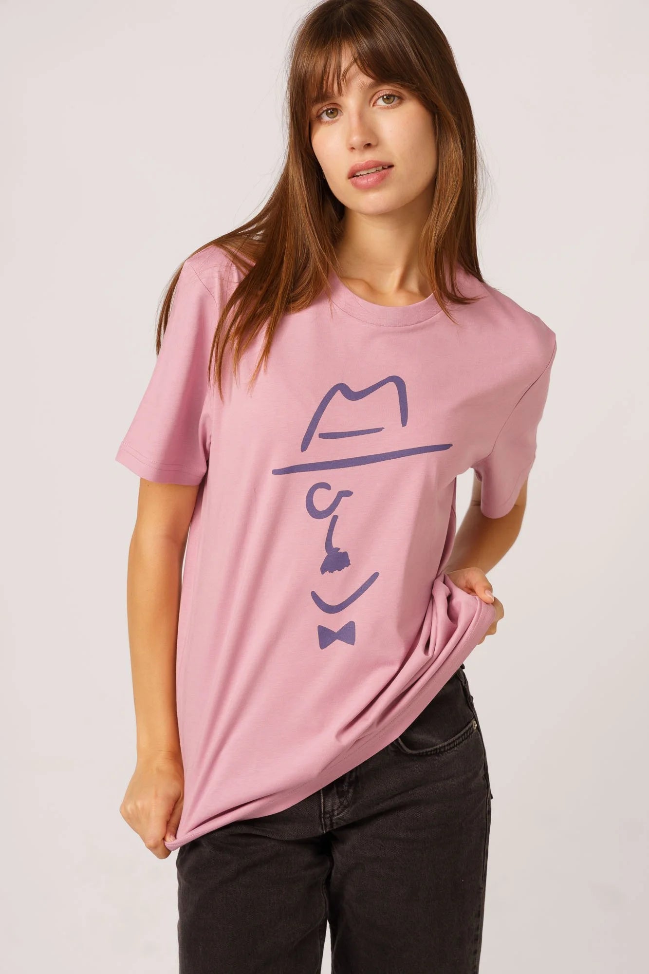 Designer graphic tees by Contrast, Pessoa Sketch unisex organic t-shirt in lilac dream color